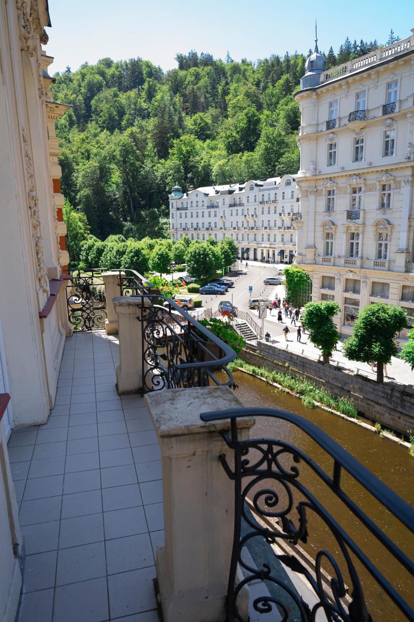 Alisa Hotel Karlovy Vary Exterior foto