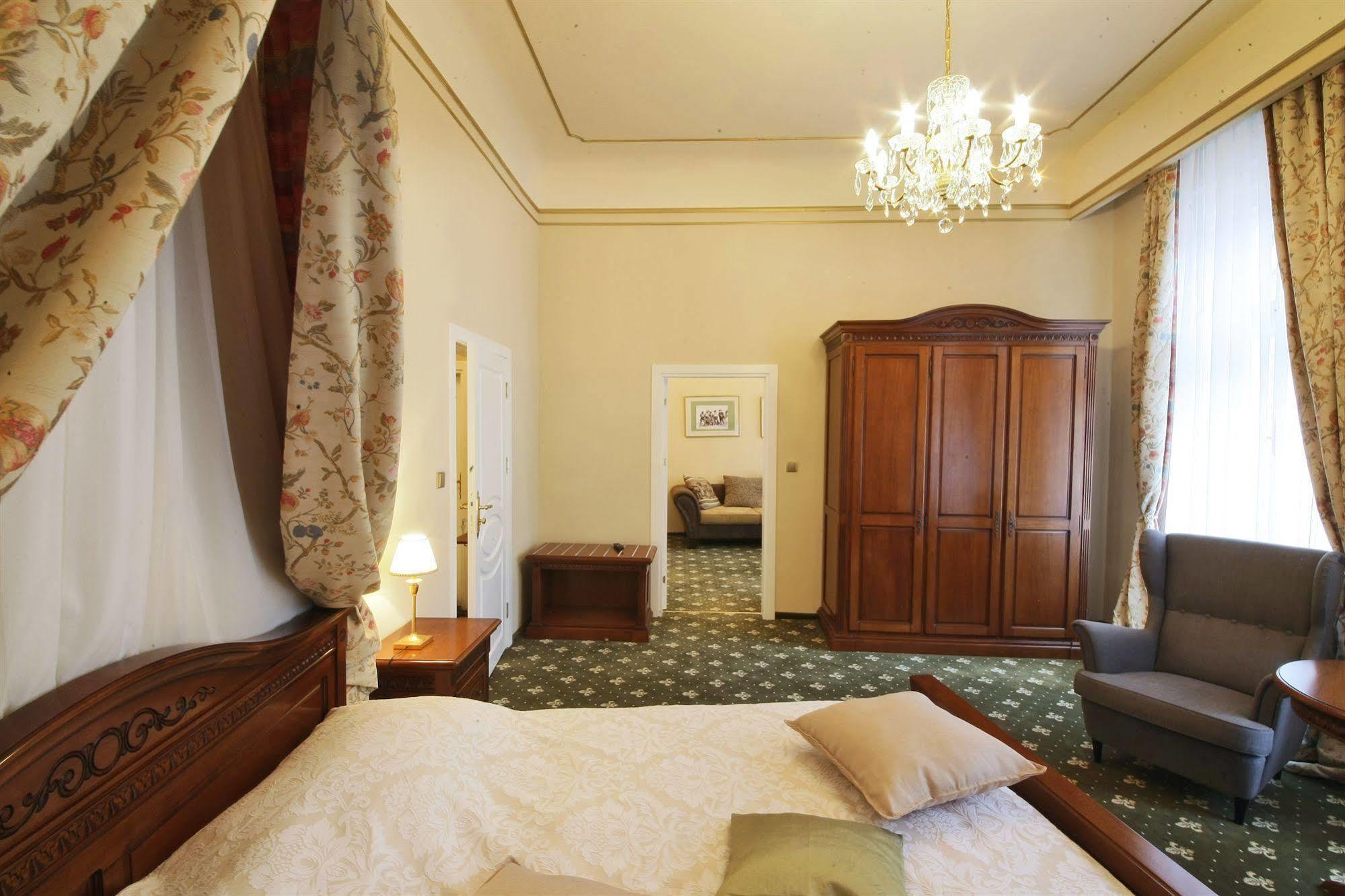 Alisa Hotel Karlovy Vary Exterior foto
